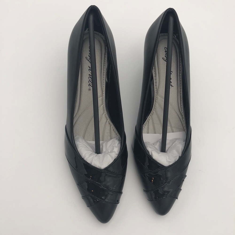 Easy Street Black Pumps NWOT Size 6